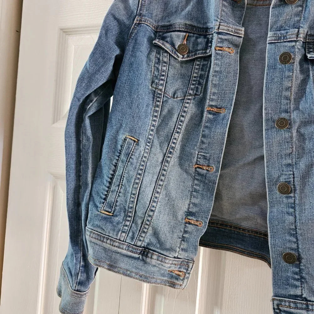 Old Navy Women's Blue Classic Long Sleeves Jean Jacket Size Medium - Picture 7 of 14